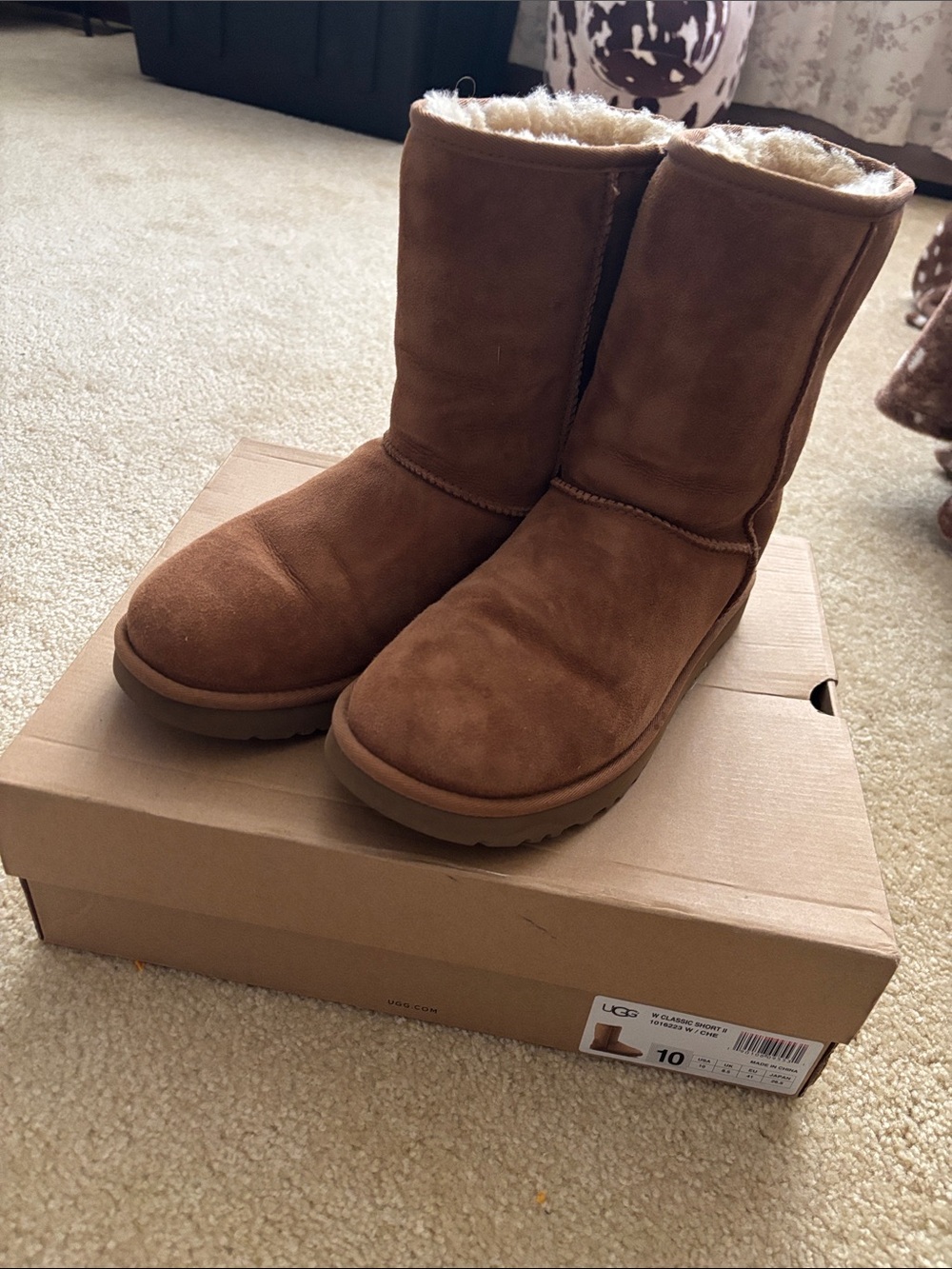 UGG Classic Short Women's Boots in Chestnut Brown